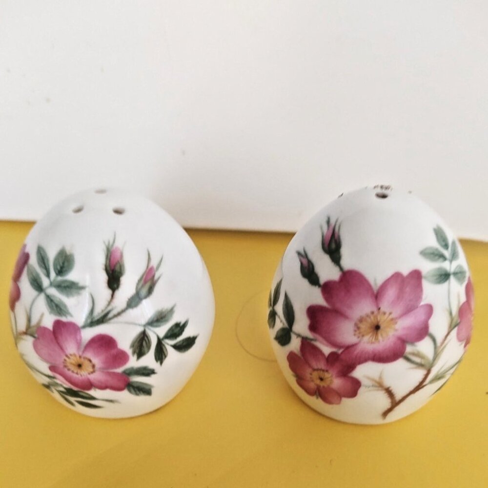 Vintage Sanford Bone China Egg Shaped Salt & Pepper shaker set 1960's